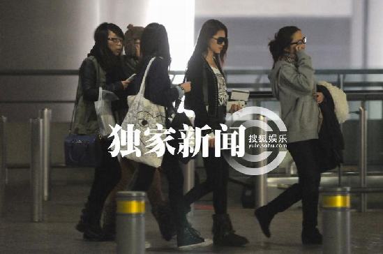 每日追星：高圆圆低调抵京回应分手传言 周星驰被周秀娜“羞辱”