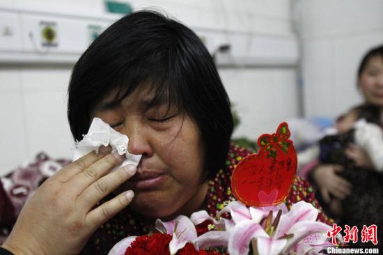 袁厉害的春节：没心思过年 探望孩子们时哭不停