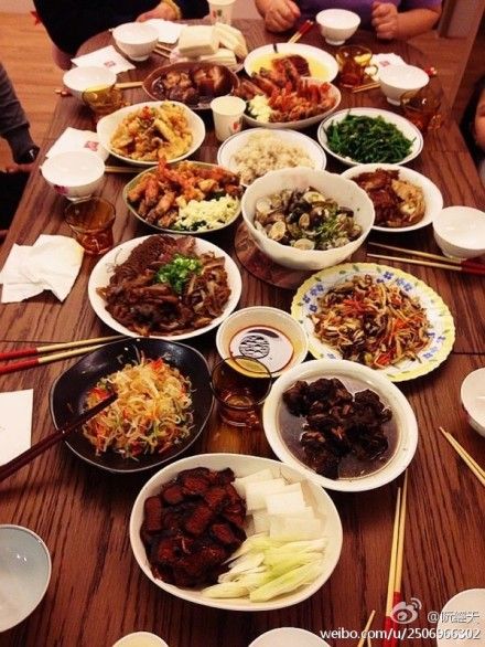 阮经天给岳父母拜年