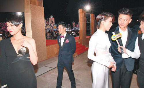 黄宗泽与戚薇草丛缠绵被拍 内地拍戏风流勾女(组图)