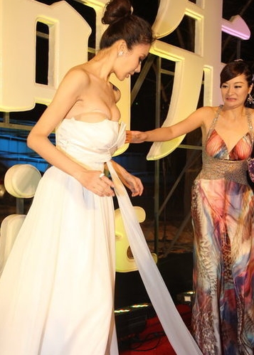 女星“不慎”瞬间 心机深沉啊