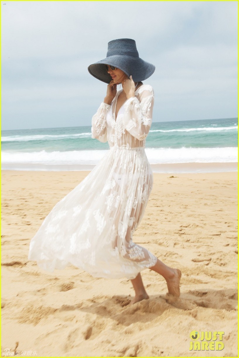 超模米兰达倒立露底裤