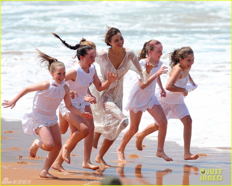 超模米兰达倒立露底裤