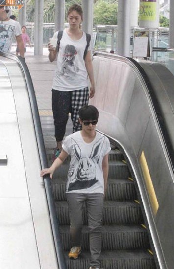 何韵诗否认因同性恋被封杀