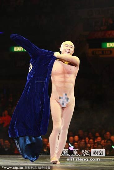 张卫健现场脱衣