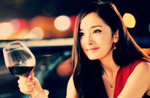 栀幂早前被曝给员工20万年终奖