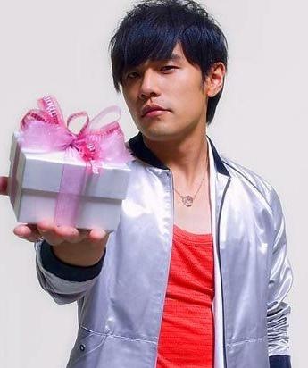 2012年，周杰伦最小员工奖也有10万人民币