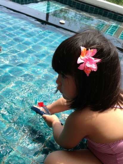 李湘与女儿秀比基尼 成功减肥