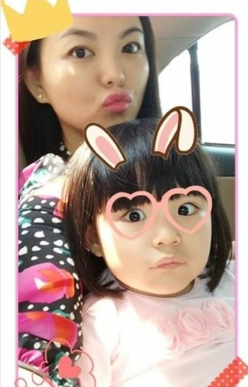 李湘与女儿秀比基尼 成功减肥