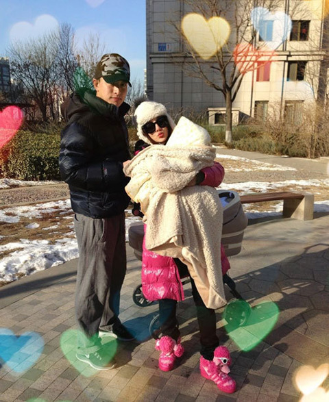 李小璐贾乃亮夫妇同出游