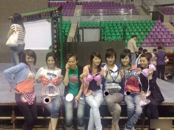 女学生的胆子到底有多大？