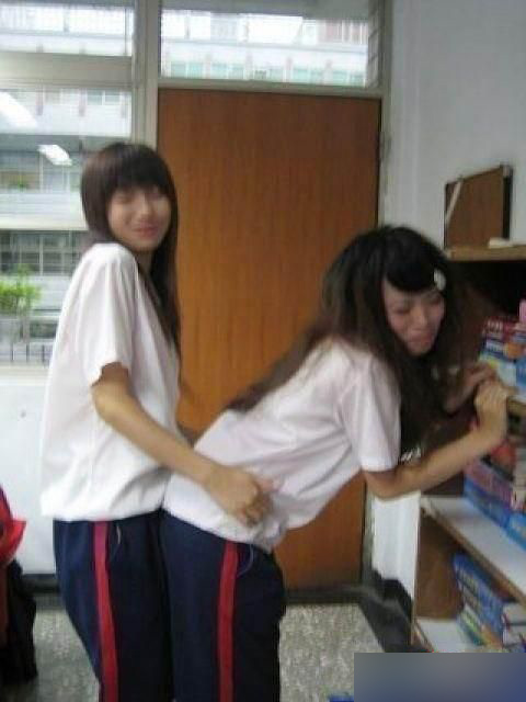 女学生的胆子到底有多大？