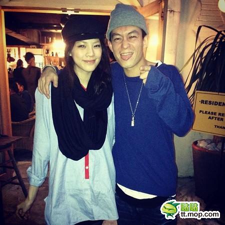 陈冠希曝新欢光腿照 性感诱人