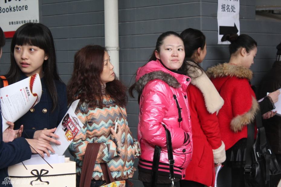 2013艺考外场曝光 考生相貌如“重庆选美”翻版汤唯吸睛