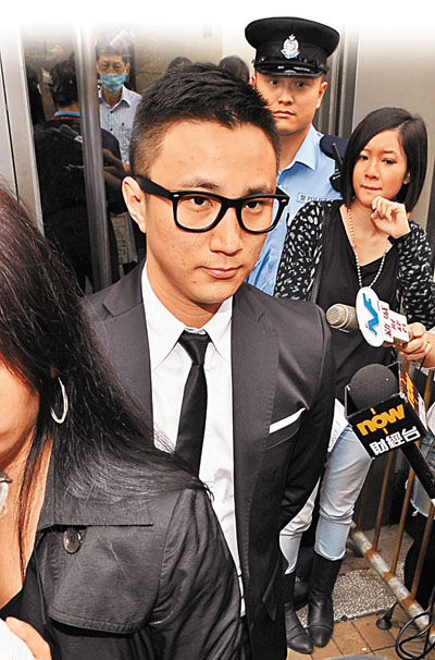 明星情侣当街争吵内幕：高圆圆质问赵又廷未果甩手走人