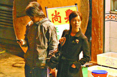 男星傍金枝 欧阳震华险变植物人