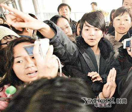 女神级明星真实素颜 脸残面部僵