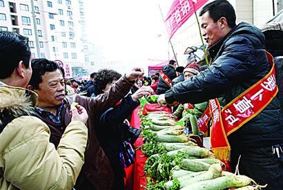 萝卜会首日43.5万人赶会 买走95吨萝卜创纪录