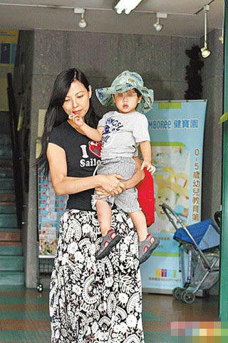 揭秘台湾艺人的生存实况：被潜、被虐、被卖肉！