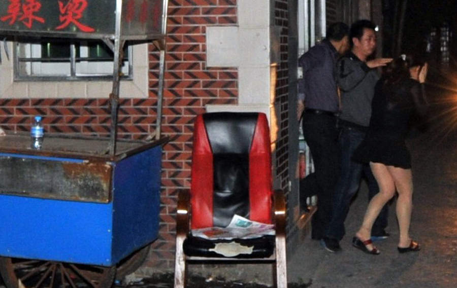 农民工龌龊行径 常与站街女厮混