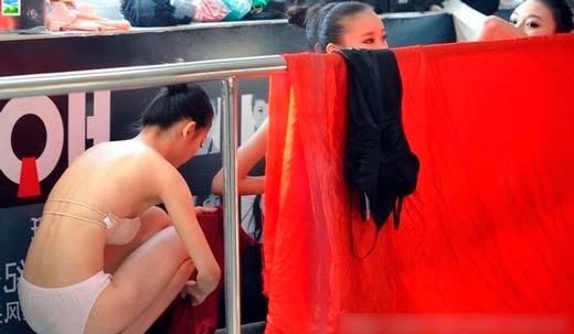 揭秘各地艺考后台场面