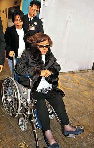 沈殿霞去世五周年旧照回顾热吻郑少秋照片曝光图