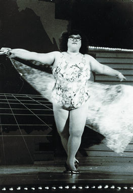 沈殿霞去世五周年百张旧照回顾 热吻郑少秋照片曝光