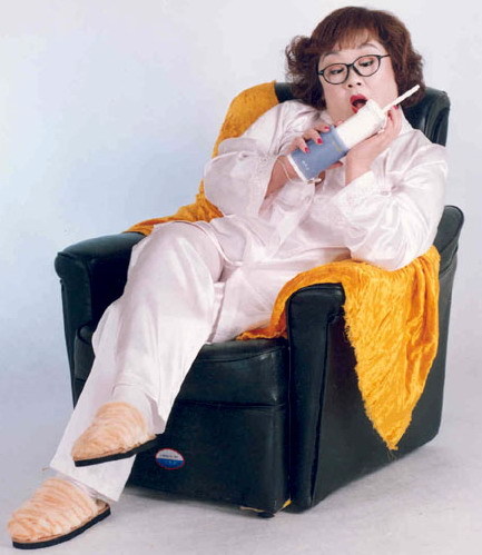 沈殿霞去世五周年百张旧照回顾 热吻郑少秋照片曝光