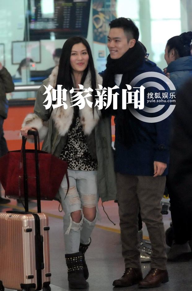 李彩桦富二代男友曝光 机场相拥