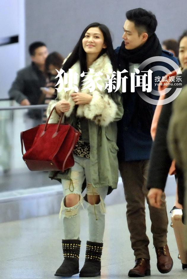 李彩桦富二代男友曝光 机场相拥