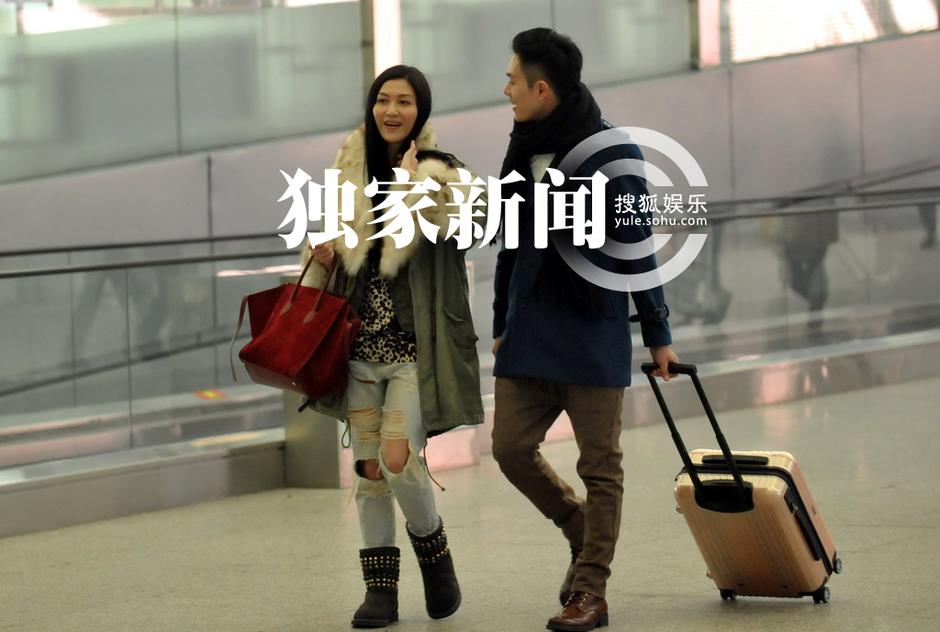 李彩桦富二代男友曝光 机场相拥