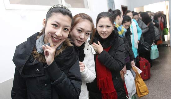 揭秘中国艺考现场：泳装上阵堪比选妃