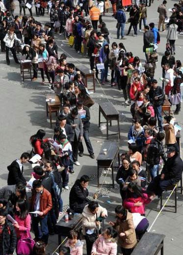 揭秘中国艺考现场：泳装上阵堪比选妃