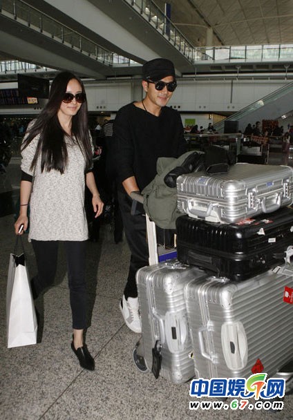 近期女星街拍特辑：杨幂似怀孕 赵薇惨输金喜善