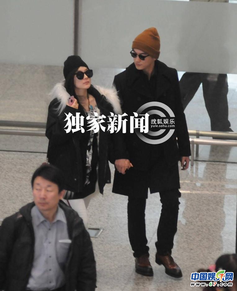 近期女星街拍特辑：杨幂似怀孕 赵薇惨输金喜善