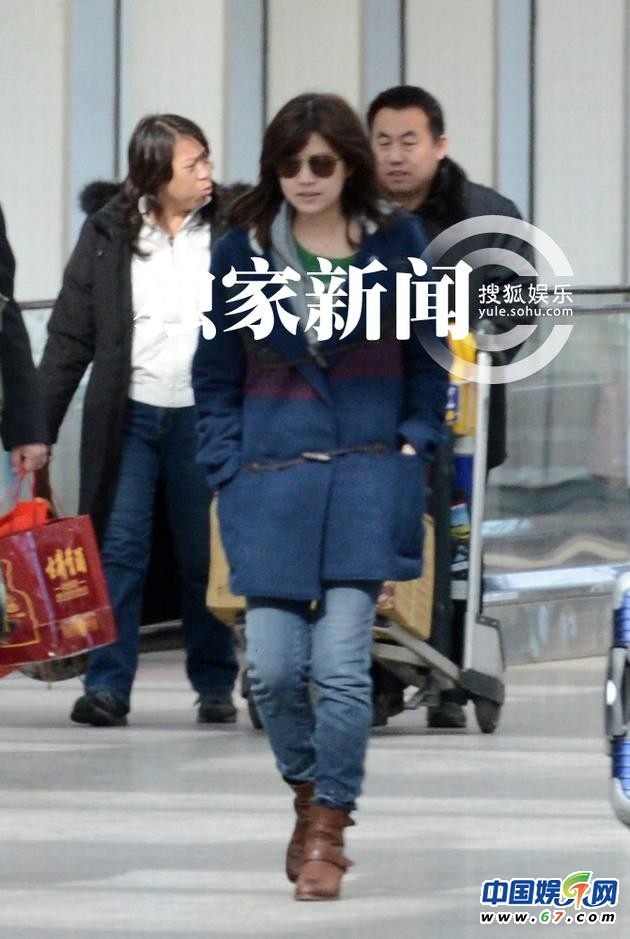 近期女星街拍特辑：杨幂似怀孕 赵薇惨输金喜善