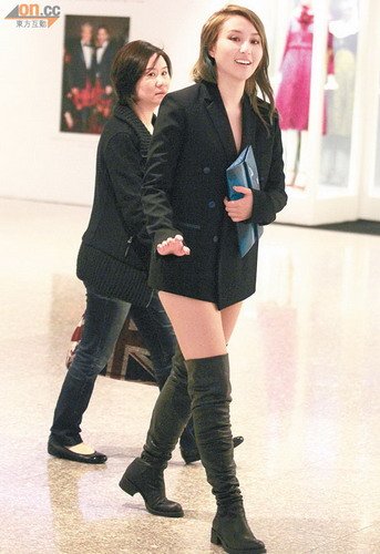 何超莲吴克羣浪漫度假被曝光 传闻已获赌王祝福