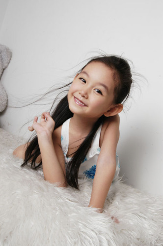 前景大好的演艺圈小花旦 真美