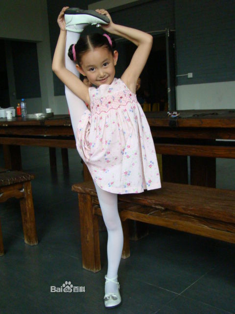 前景大好的演艺圈小花旦 真美