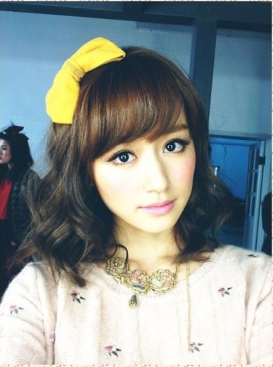 前景大好的演艺圈小花旦 真美