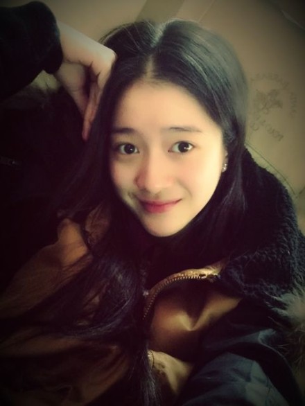 前景大好的演艺圈小花旦 真美