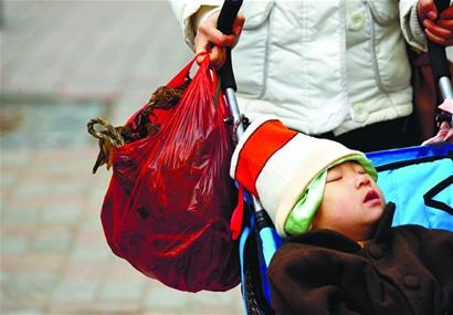 市民捐款遭红枣妈妈拒绝 狂买枣献爱心