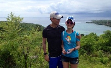 李好晒与娇妻亲密照秀恩爱 深情注视幸福感叹