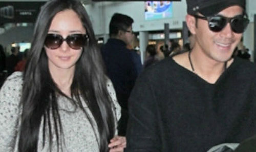 刘恺威与杨幂抵港