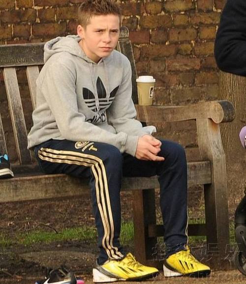 贝克汉姆大儿子帅气