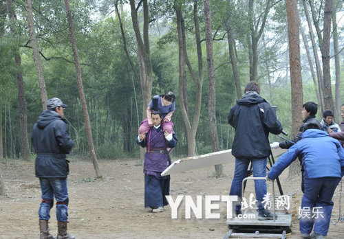 拍摄中陈龙被成年小七骑行