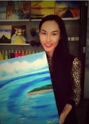 澳门新赌王吕志和与两嫩模幽会 澳门新赌王吕志和与两嫩模幽会