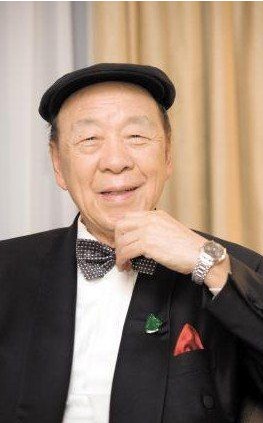 澳门新赌王吕志和与两嫩模幽会 澳门新赌王吕志和与两嫩模幽会