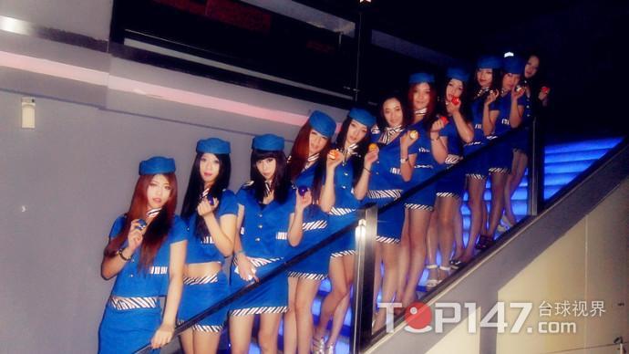 台球宝贝空姐装