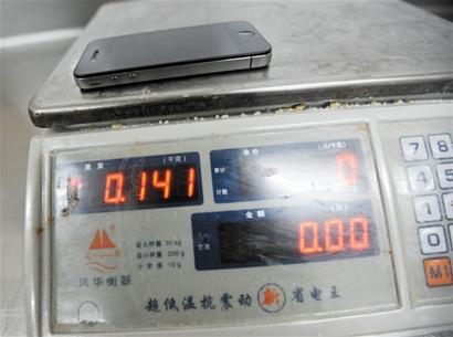 苹果手机当秤砣称出黑心秤 缺斤少两问题多